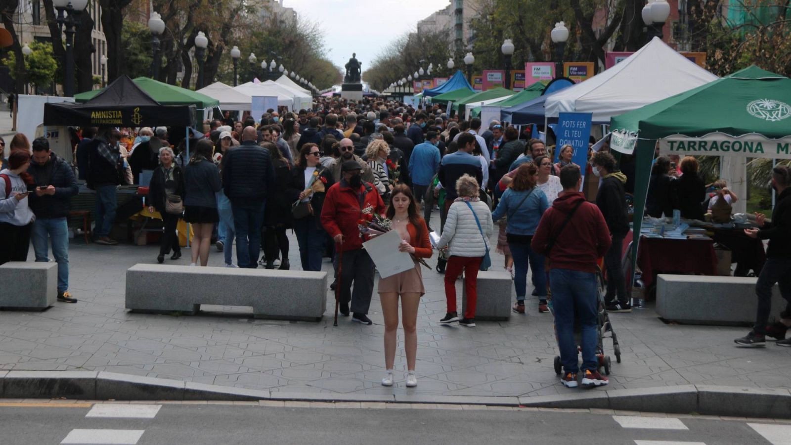 Ambient de Sant Jordi arreu de Catalunya