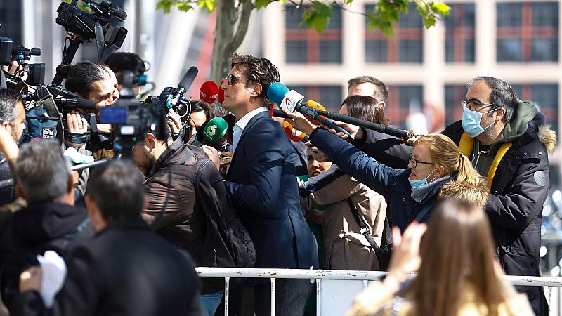 Las mañanas de RNE con Íñigo Alfonso - El juez retira el pasaporte a los comisionistas Luceño y Medina - Escuchar ahora