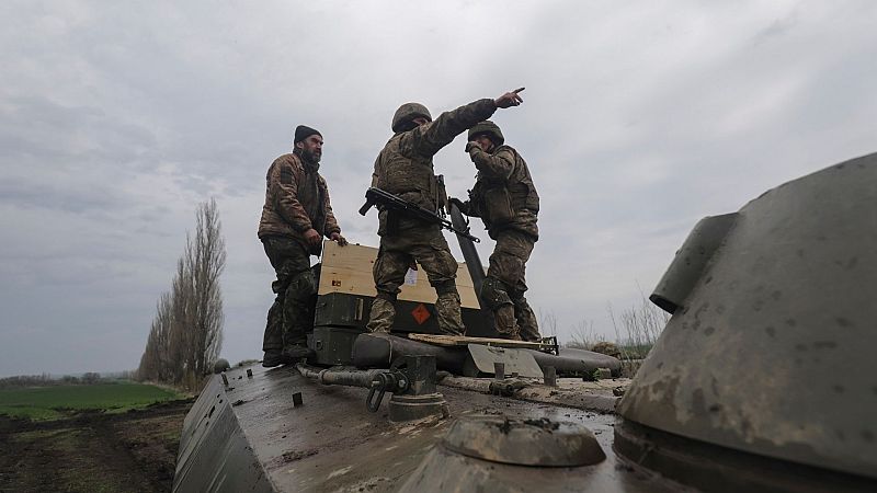 14 horas fin de semana - La labor de los voluntarios para el ejército: barricadas con arena de playa - Escuchar ahora