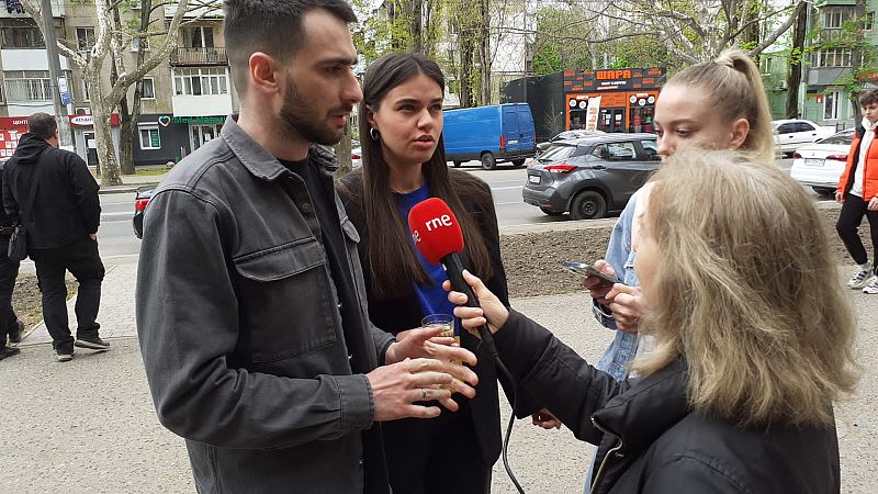 14 horas - El bloqueo del puerto paraliza la economía de Odesa: "Sobrevivimos gracias a los amigos y la solidaridad" - Escuchar ahora
