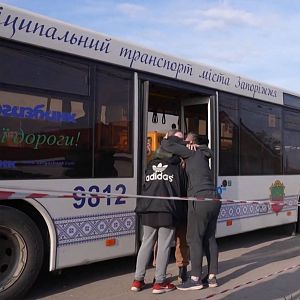 Cinco continentes - Cinco Continentes - Lento proceso de evacuación de los civiles de Azovstal - Escuchar ahora