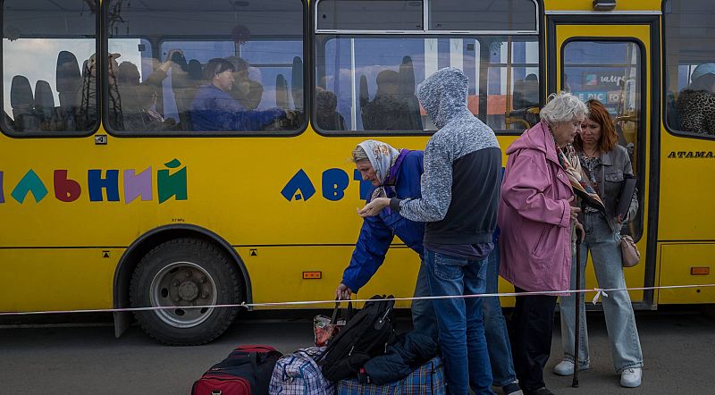 Cinco Continentes - Lento proceso de evacuación de los civiles de Azovstal - Escuchar ahora