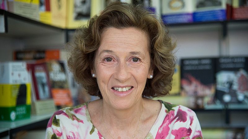 Entrevista con Julia Navarro, que presenta en la Feria del Libro de Málaga 'De ninguna parte'