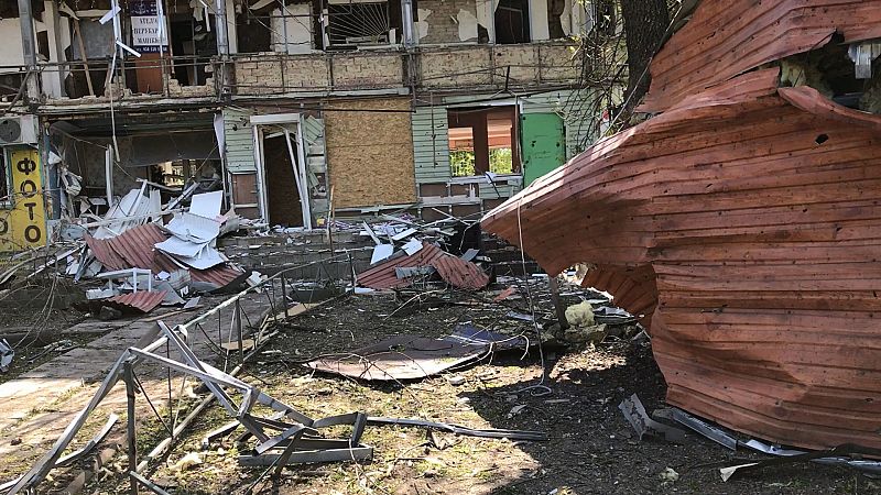 24 horas fin de semana - Rusia ataca una escuela en Lugansk y deja al menos dos muertos y 60 desaparecidos - Escuchar ahora