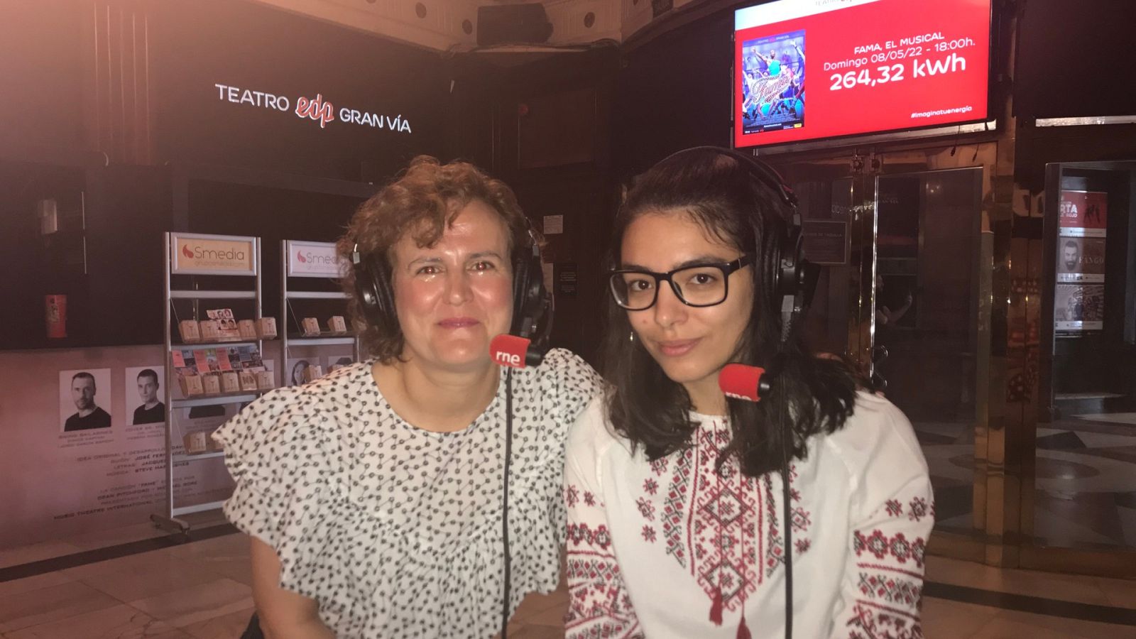 Más cerca - Teatro bajo las sirenas en Kiev, teatro solidario en Madrid - Escuchar ahora