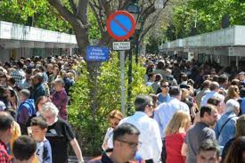 Exito de ventas y visitantes en la Feria libro Valencia - 09/05/22 - Escuchar ahora