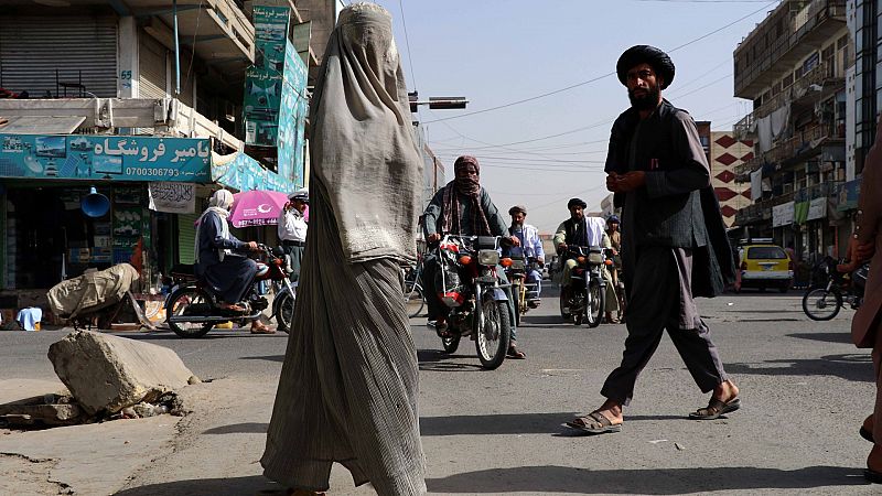 24 Horas - Nuevas restricciones para las mujeres afganas: deberán cubrir su rostro en público - Escuchar ahora