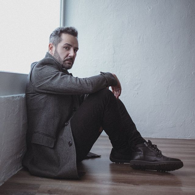 El cantant Alejandro Parreño ens presenta 'A dos pasos'