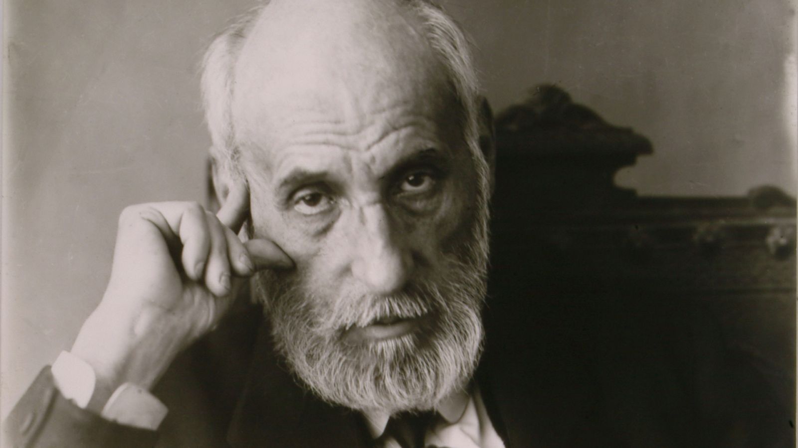 Por tres razones - La cátedra para científicos como Ramón y Cajal - Escuchar ahora