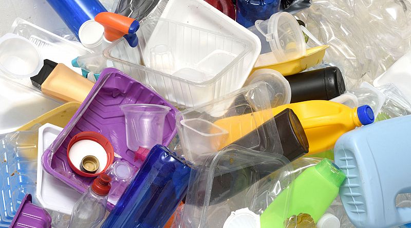 Cómo los envases de plástico perjudican tu salud - escuchar ahora