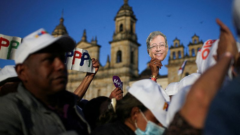 Cinco Continentes - Daniel Coronell nos analiza la 1ª vuelta electoral en Colombia - Escuchar ahora