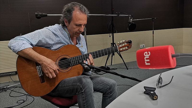 Crónica de Andalucía - Juan Carlos Romero: "El flamenco ha creado un lenguaje sofisticado para abordar cualquier tipo de música" - Escuchar ahora