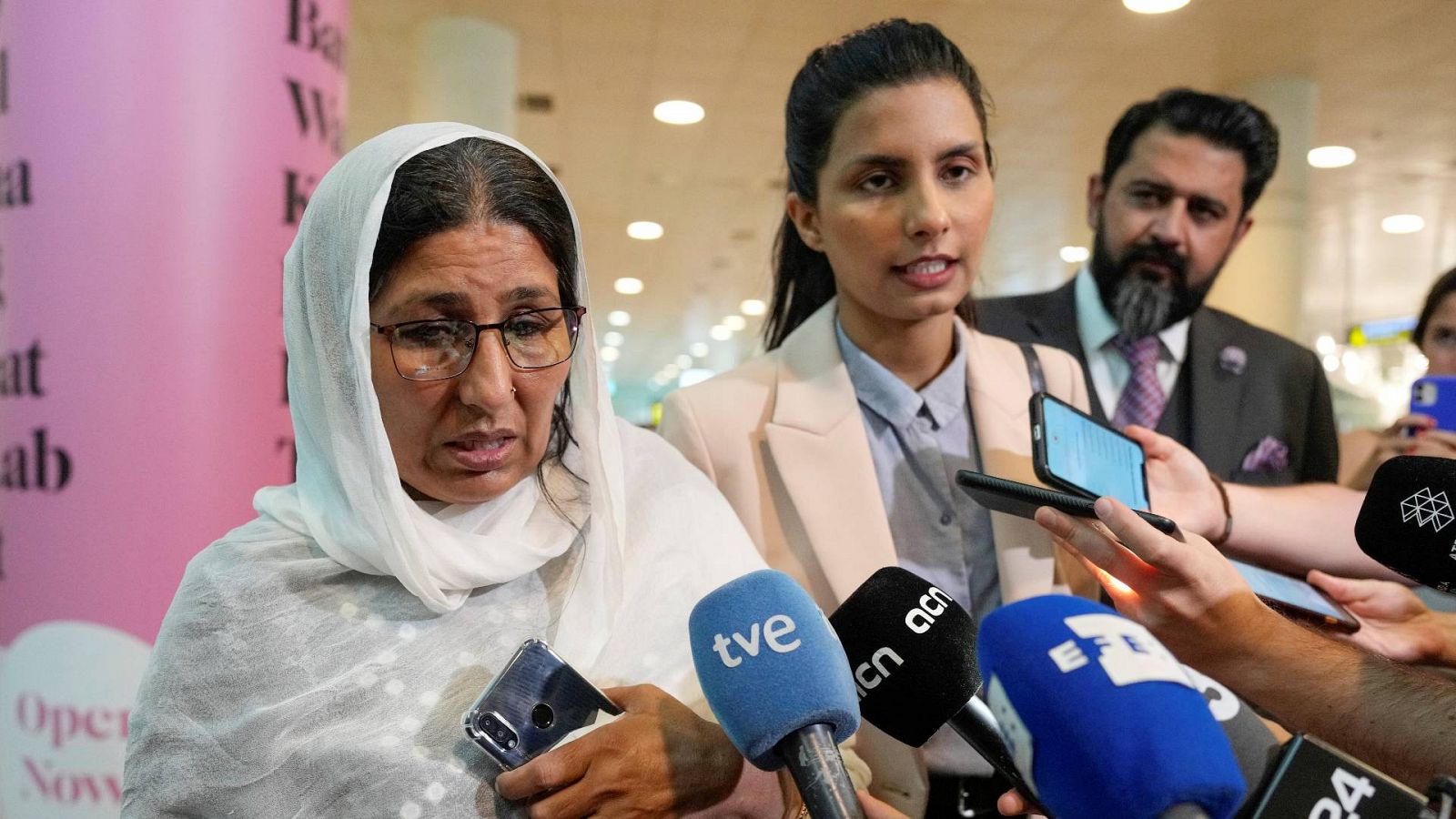 La mare de les noies pakistaneses assassinades ja és a Catalunya | CLARA ONTAÑÓN