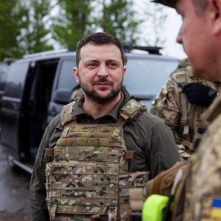 Zelenski visita por primera vez a los militares de Jrkov