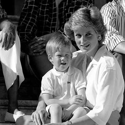 Especiales informativos RNE - Lady Di, de princesa elegida a persona non grata - Escuchar ahora