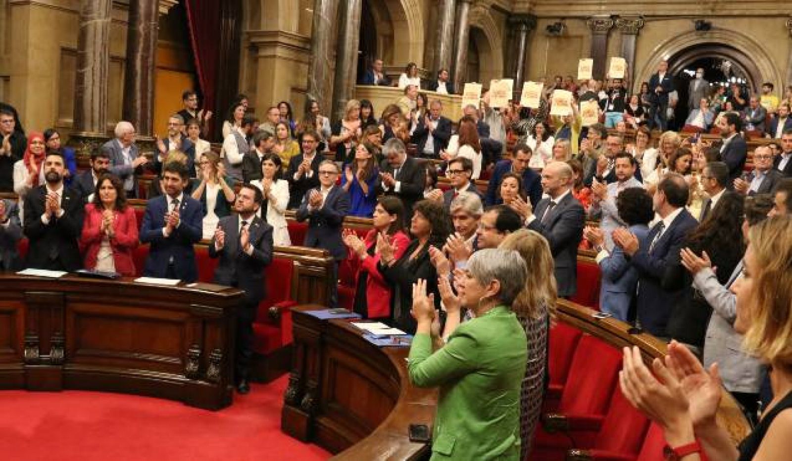 El Parlament aprova la llei del català a l'escola