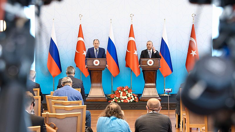 Cinco Continentes - Turquía negocia con Rusia una vía de salida para el grano ucraniano - Escuchar ahora