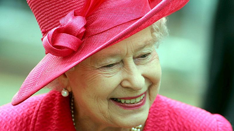 Especiales informativos RNE - La reina Isabel II, un icono pop y una influencer - Escuchar ahora