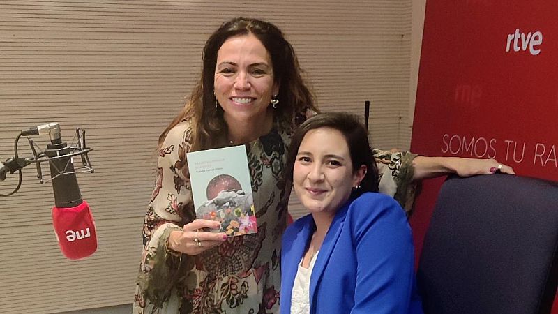 Libros de arena - Natalia García Freire y 'Trajiste contigo el viento' - Escuchar ahora