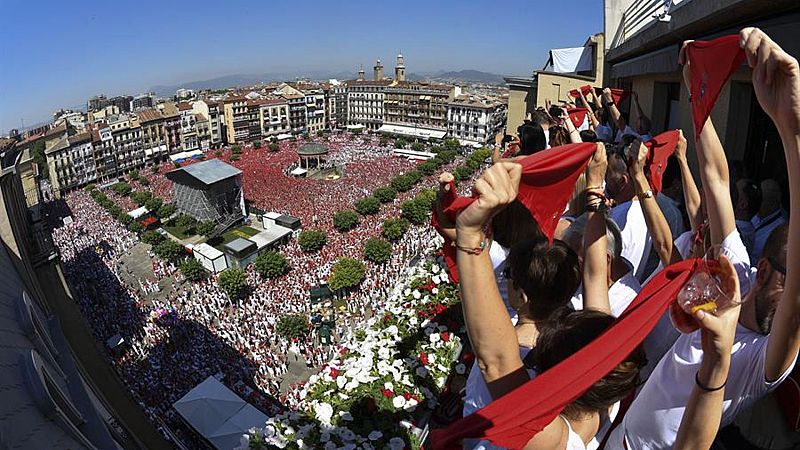 San Fermín, pasión en blanco y rojo - Escuchar ahora