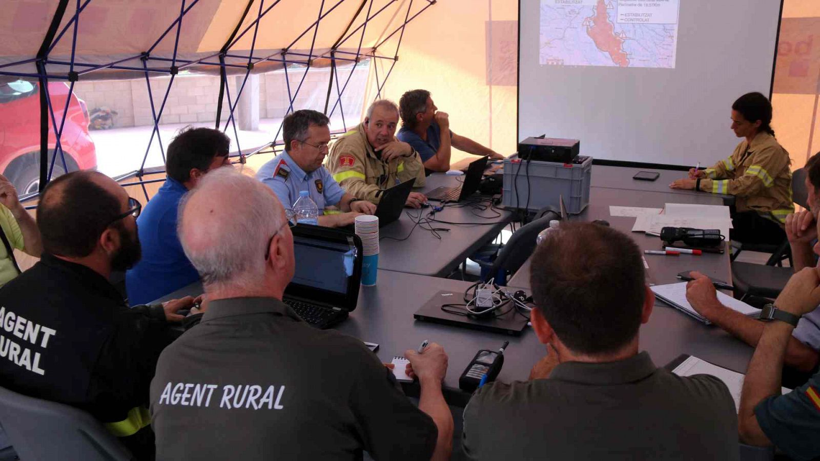 Els Bombers centren els esforços en el foc de Lladurs