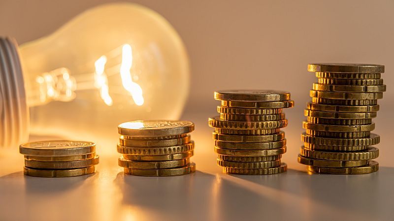 Más cerca - Rebaja a la mitad del IVA de la electricidad - Escuchar ahora 