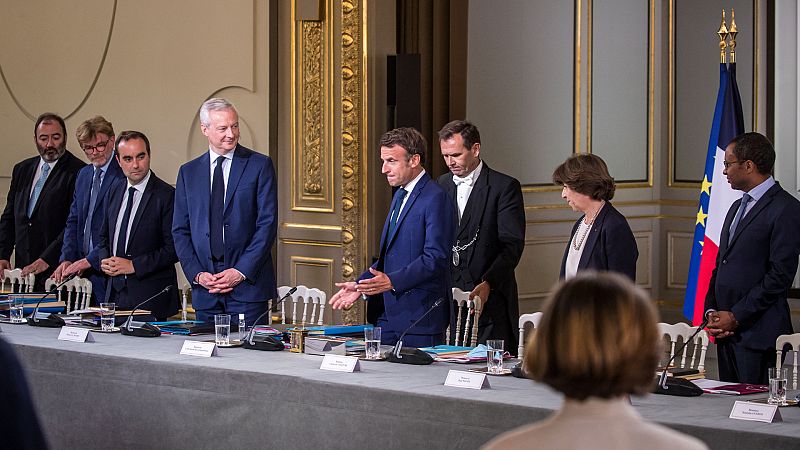 Cinco Continentes - Macron renueva su gobierno de nuevo - Escuchar ahora
