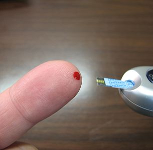 Con bata blanca - Cómo empezar a vivir con diabetes - escuchar ahora