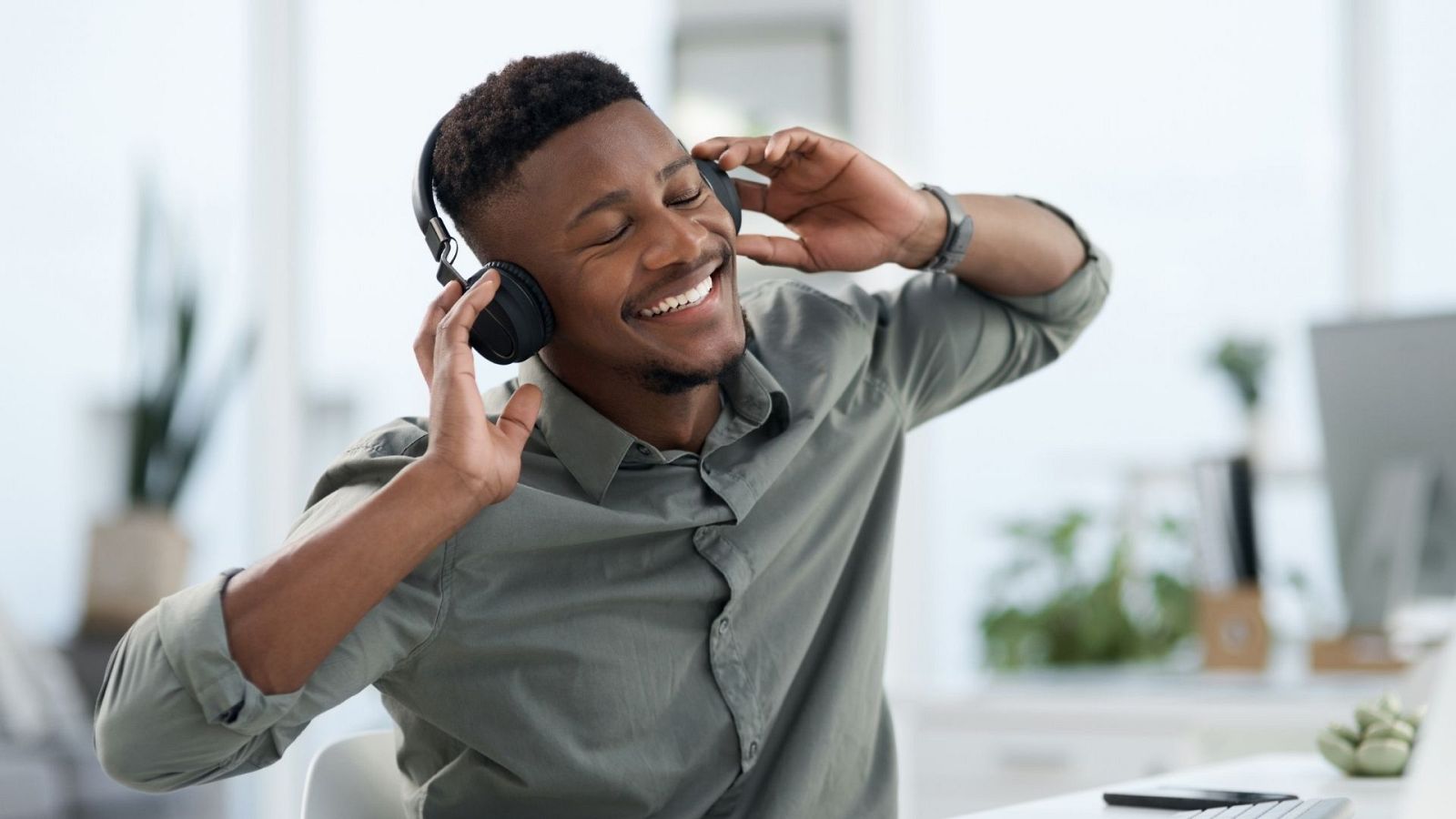 Las mañanas de RNE con Íñigo Alfonso - La Moderna I Cerezas y nieve en los tejados - Escuchar ahora 
