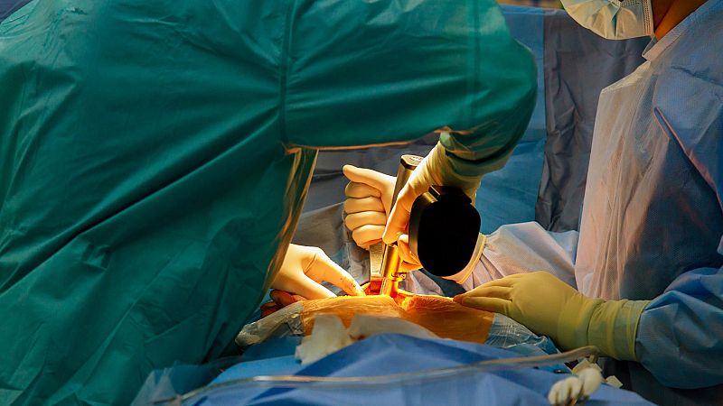 Más cerca - Los peligros de ser operado por obesidad en el extranjero - Escuchar ahora