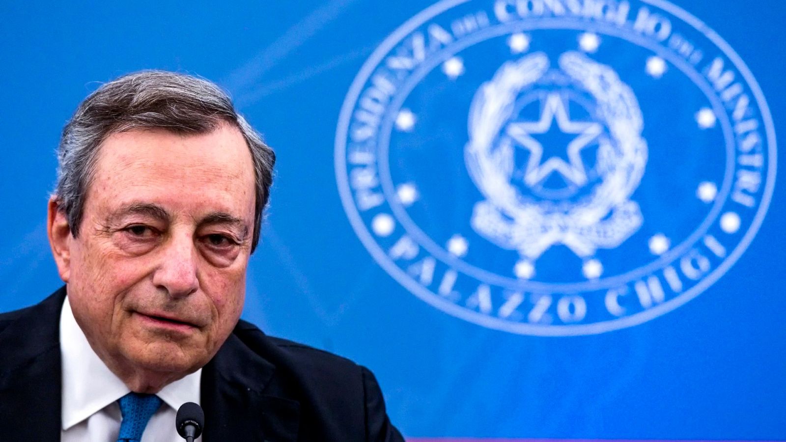 Más cerca - Italia maniobra para salvar su Gobierno - Escuchar ahora 