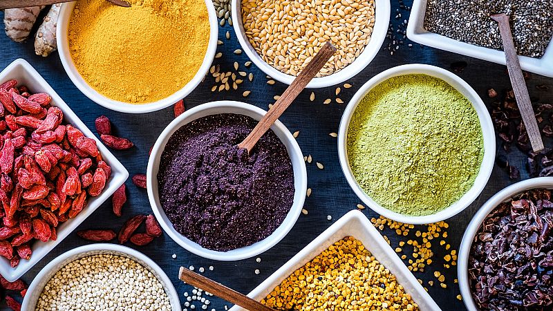 Por tres razones - Verdades y mentiras de los 'superalimentos' - Escuchar ahora