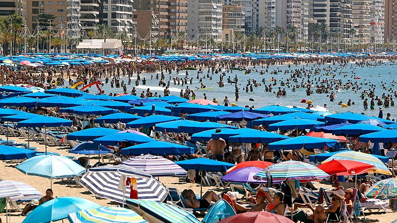 Las Mañanas de RNE con Íñigo Alfonso - La Confederación Española de Hoteles habla un buen verano con niveles similares al 2019 - Escuchar ahora
