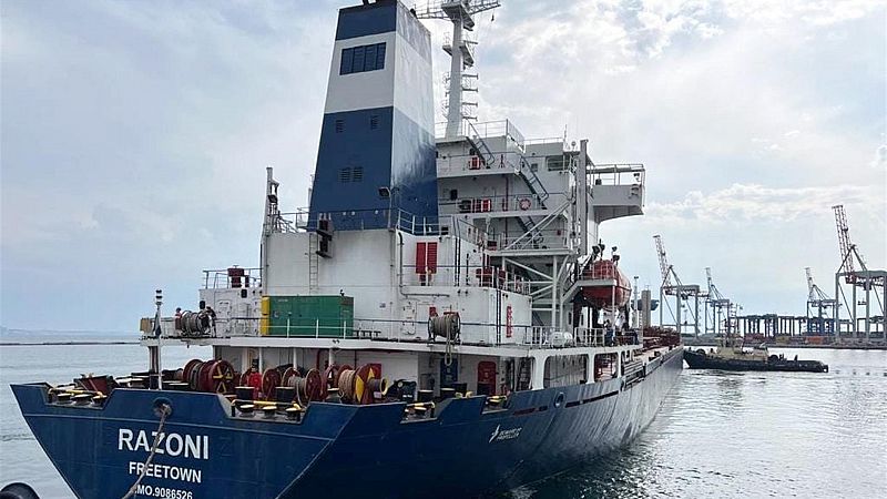 Cinco continentes - Sale del puerto de Odesa el primer barco cargado de cereal