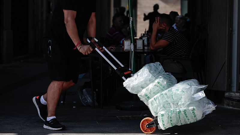 14 horas - Sin existencias de hielo en verano: una demanda disparada obliga a racionar las entregas - Escuchar ahora