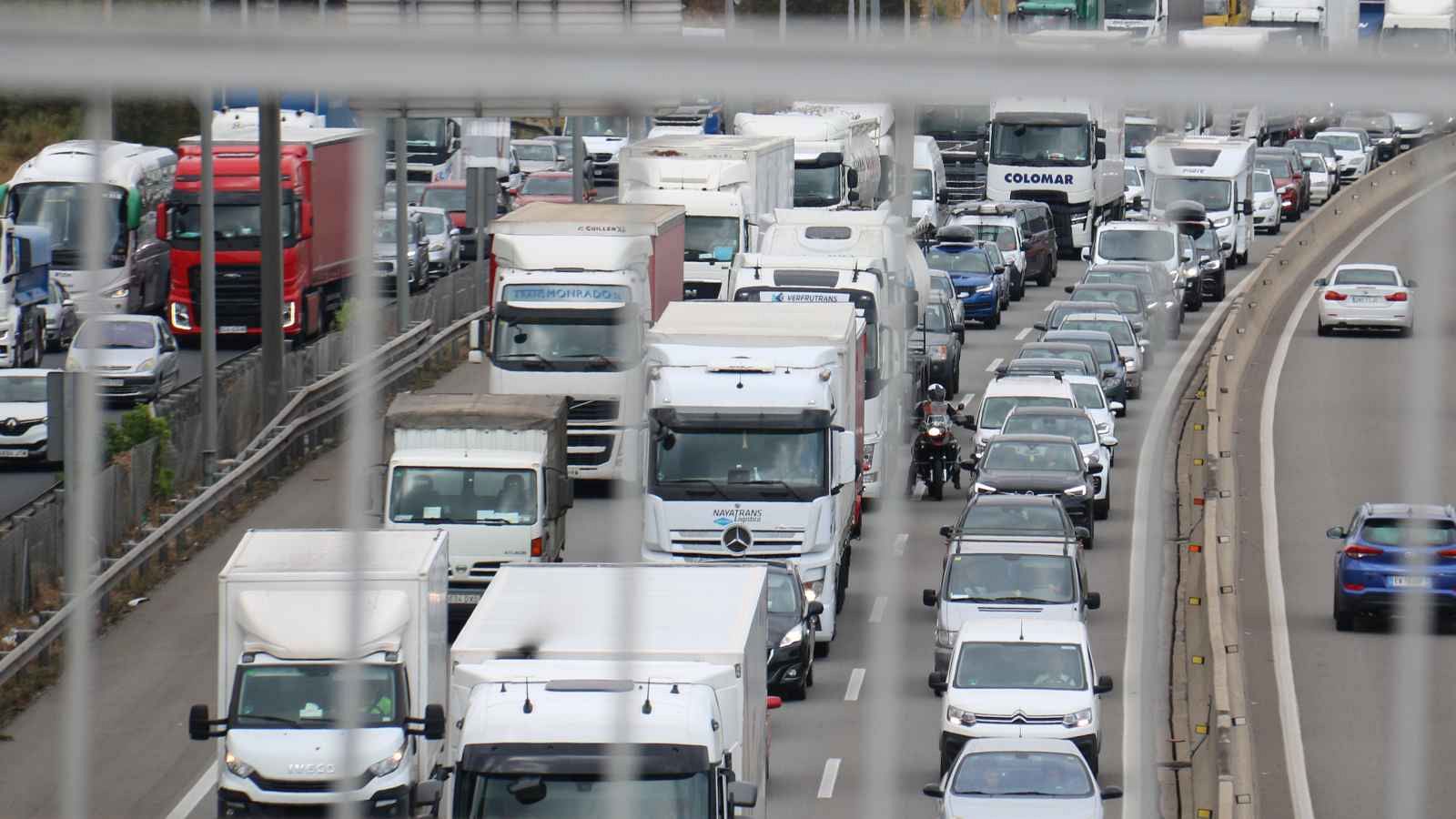 Trànsit demana al Ministeri de Transports limitar 10 trams de l'AP-7 a 100 km/h