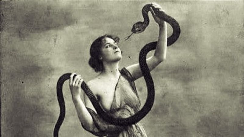 Círculos Concéntricos- Brujas, historia y cultura - Escuchar ahora 