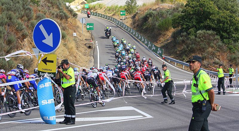 Más cerca - La Seguridad Vial de la Vuelta Ciclista a España - Escuchar ahora