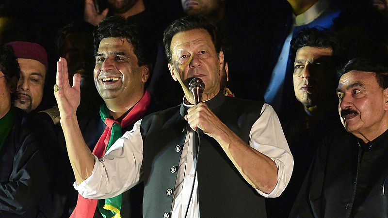 Cinco Continentes - Imran Khan se enfrenta al "establishment" paquistaní - Escuchar ahora