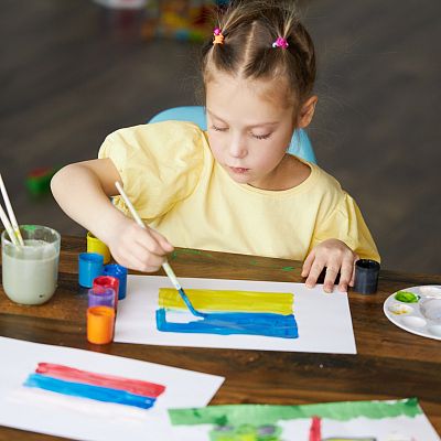 Más cerca - Vuelta al cole en Ucrania: escuelas convertidas en ruinas - Escuchar ahora