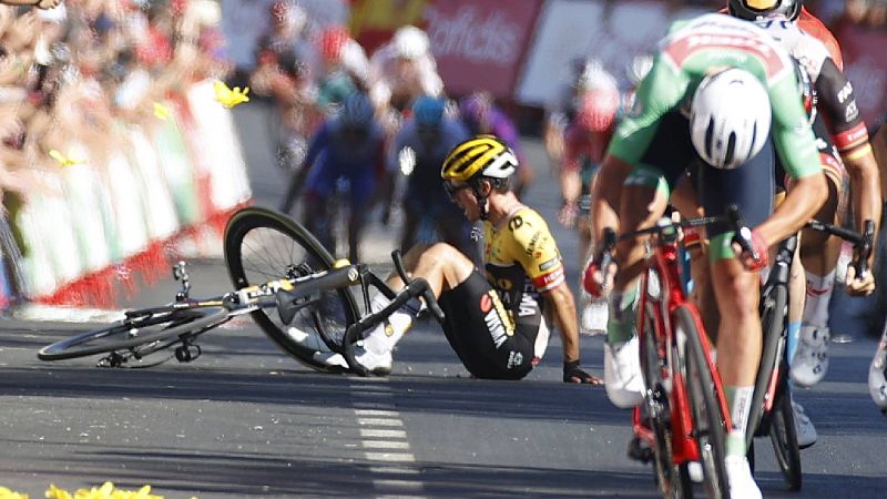 Especial Vuelta a España - Capítulo 16: Roglic sufre una dura caída en pleno ataque - Escuchar ahora