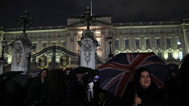 Cinco continentes - El mundo pendiente de Isabel II - Escuchar ahora