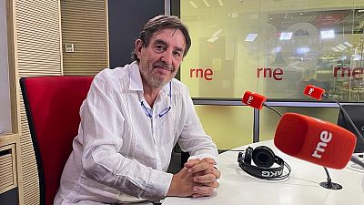 24 horas - Luis García Montero: "Es un libro escrito sin ningún tipo de máscara, porque trata de resolver cosas que están muy en el fondo de la propia intimidad" - Escuchar ahora