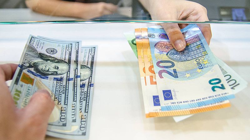 El euro y el dólar al mismo nivel - Escuchar ahora 