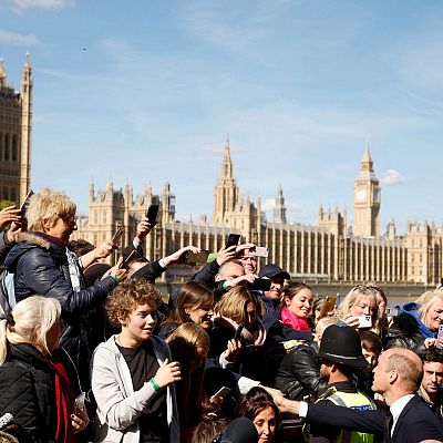 14 horas fin de semana - ¿Ha cambiado la popularidad de la monarquía británica? - Escuchar ahora