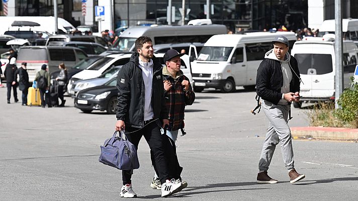 24 horas fin de semana - Los rusos huyen a Georgia: \"No quiero luchar en una guerra fuera de nuestras fronteras\" - Escuchar ahora