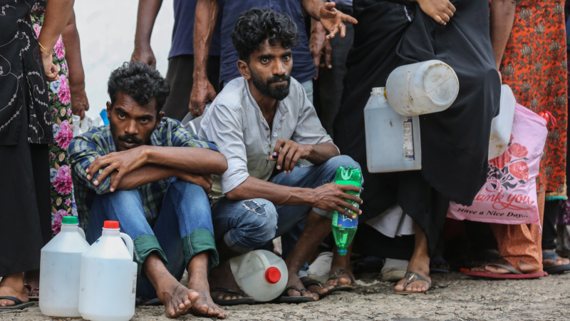 Reportajes 5 Continentes - La deuda que amenaza la economía de Asia Meridional - Escuchar ahora