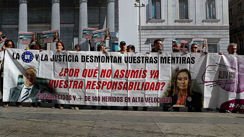 Más cerca - Víctimas del Alvia exigen una investigación independiente - Escuchar ahora 