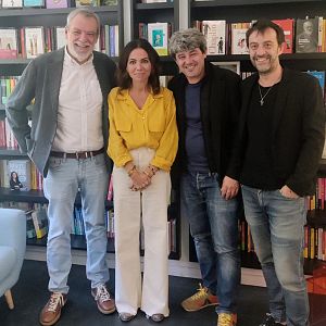 Libros de arena en Radio 5 - Libros de arena en Radio 5 - Carmen Mola y 'Las madres' - 09/10/22 - Escuchar ahora