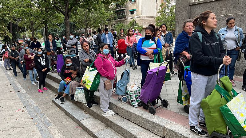 Las Mañanas de RNE - Vanesa está en situación de pobreza extrema: "Los bonos sociales sirven para parchear una situación insostenible" - Escuchar ahora